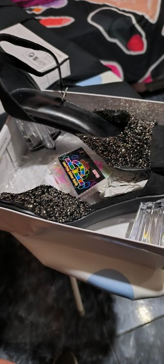 Zapatos de fiesta tacón forma de este