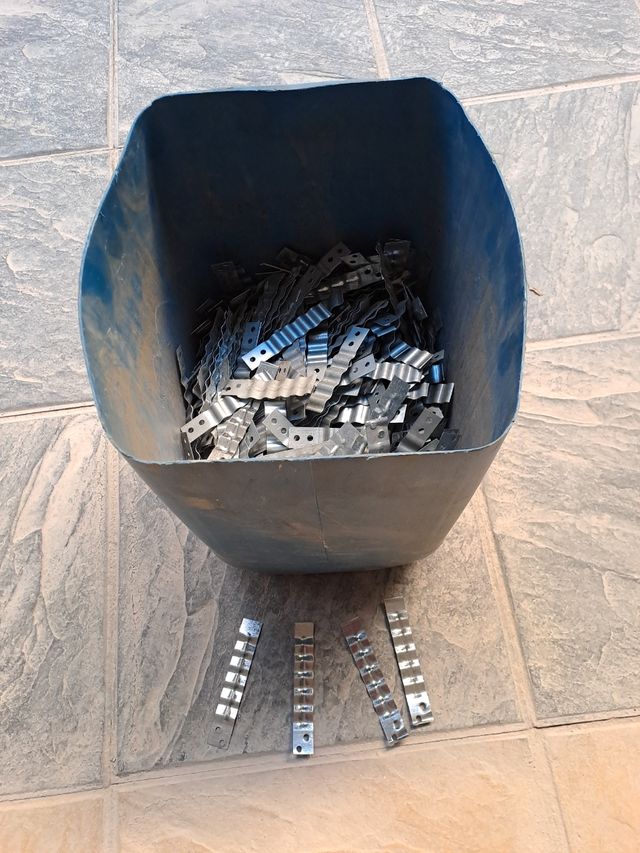 Aspillas o Garras de chapa.