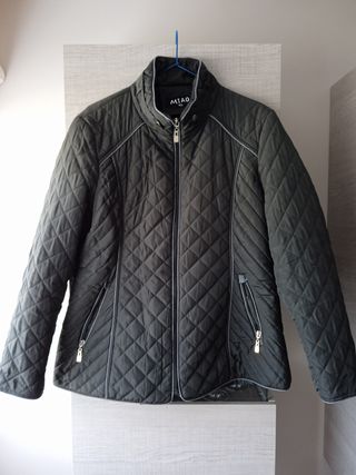 Parka acolchada verde militar 