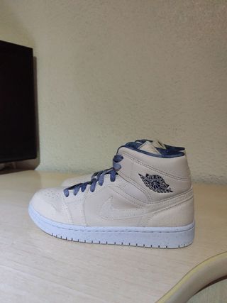 Nike Air Jordan 1 mid , talla 40,5