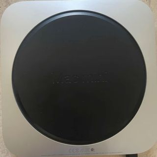 Apple Mac mini M2 – 8GB/256GB  + Soporte Aluminio