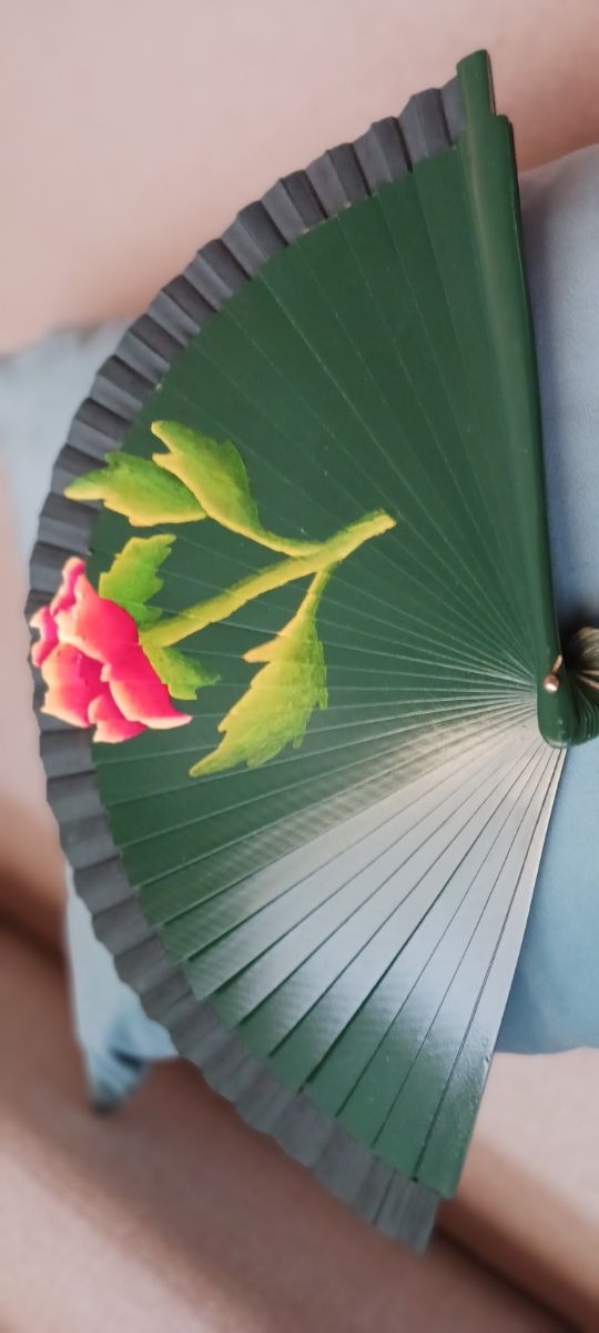 Abanico de madera pintado 