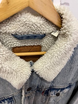 Cazadora vaquera hombre Levi’s azul con borreguito