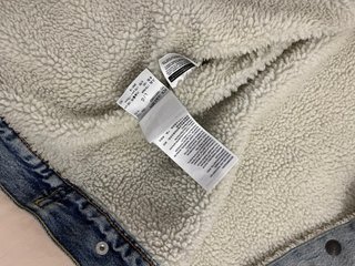 Cazadora vaquera hombre Levi’s azul con borreguito