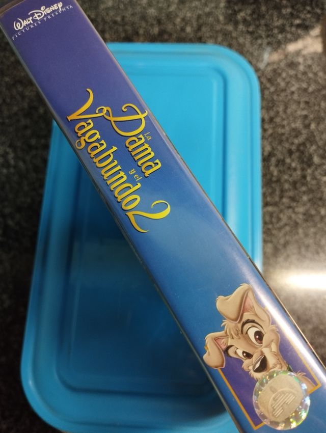 PELICULA WALT DISNEY "la Dama y el vagabundo 2