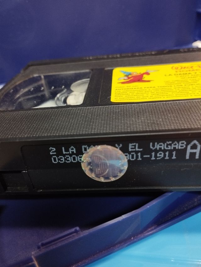 PELICULA WALT DISNEY "la Dama y el vagabundo 2