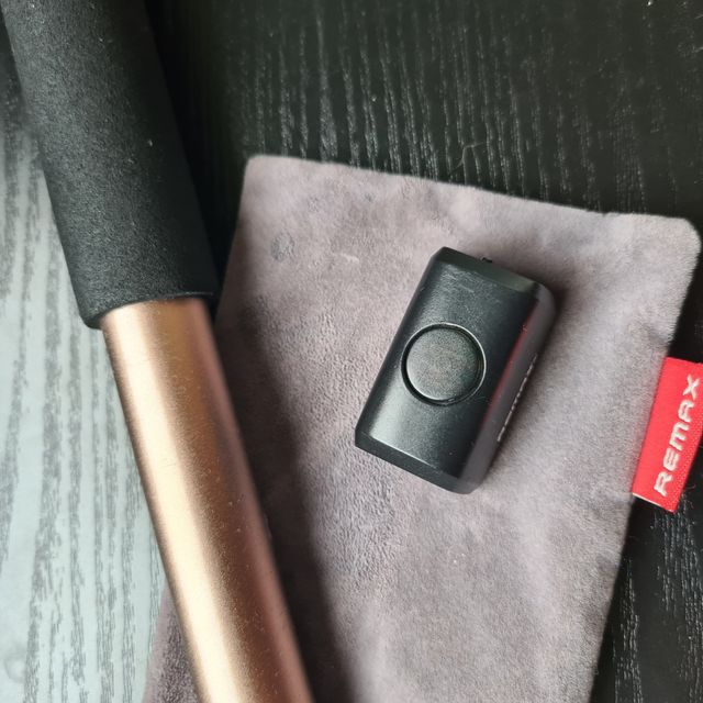 Palo de selfie con obturador remoto Bluetooth