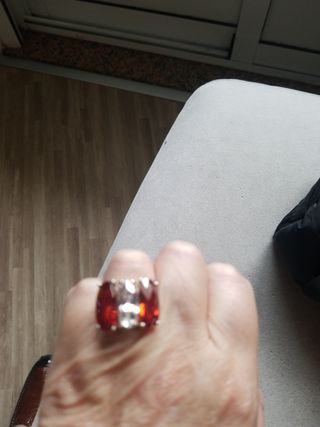 anillo plata de ley con piedras engastadas.