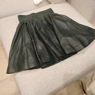 Falda corta piel