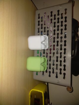 Dos airpods