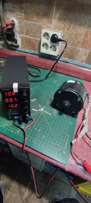 Fuente de alimentación AC: 220, DC:0-30V