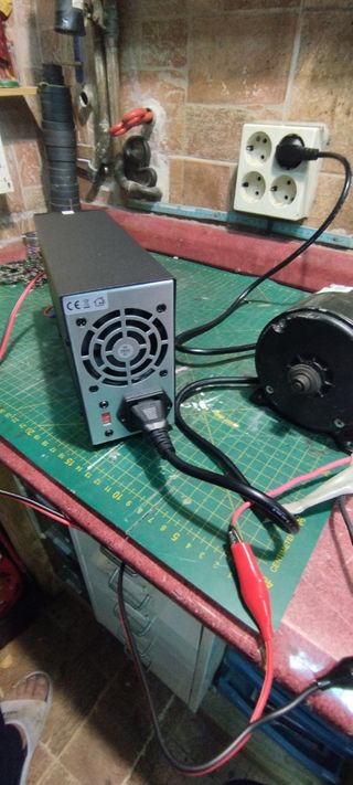 Fuente de alimentación AC: 220, DC:0-30V