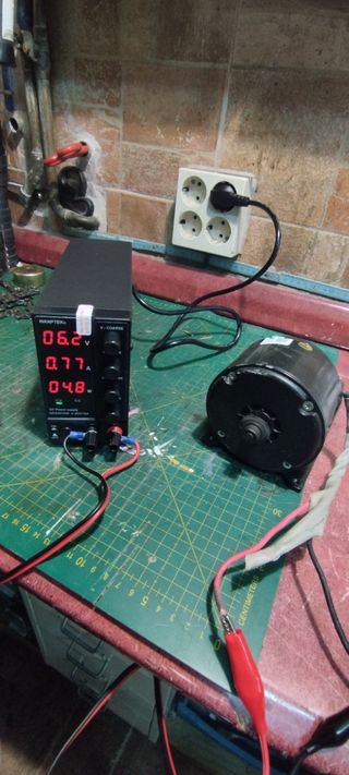Fuente de alimentación AC: 220, DC:0-30V