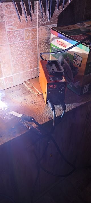 Fuente de alimentación AC: 220V, DC 0-30