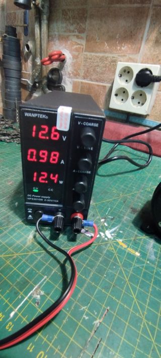 Fuente de alimentación AC: 220V, DC 0-30