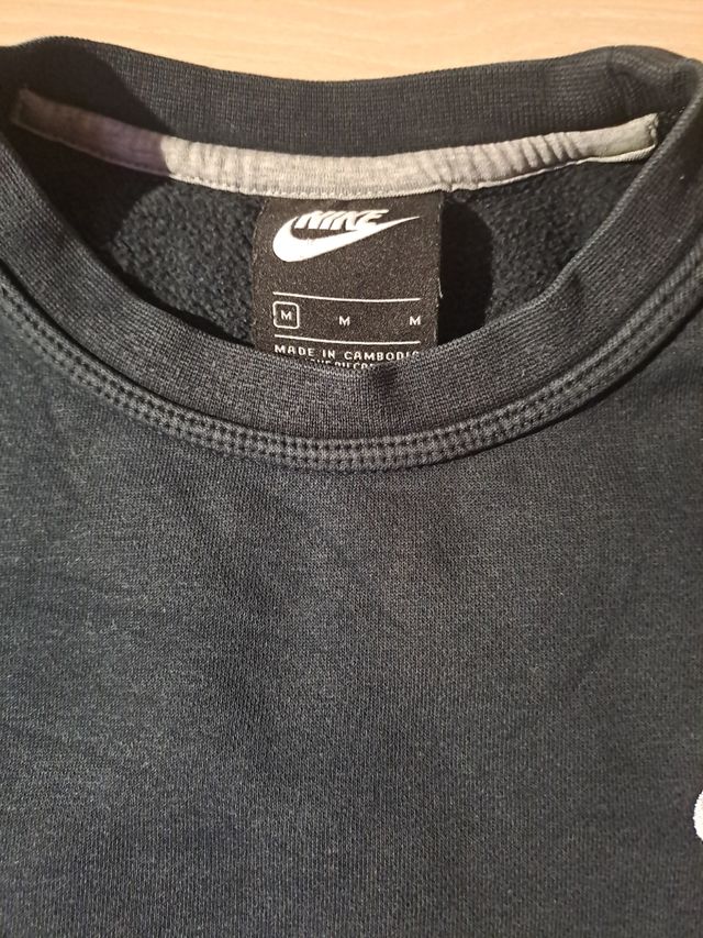 sudadera negra nike