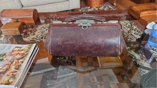 Maletin antiguo de medico,de cuero.