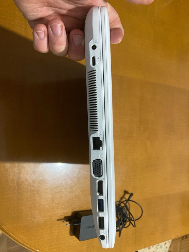 Ordenador Portatil ASUS con HDMI