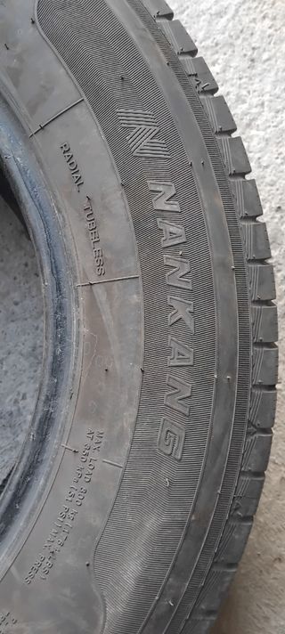 Neumático 215 70 R16