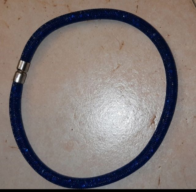 Collana/bracciale blu elettrico