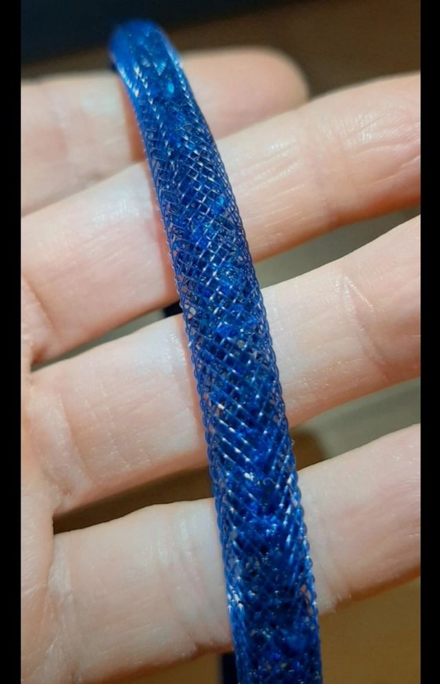 Collana/bracciale blu elettrico