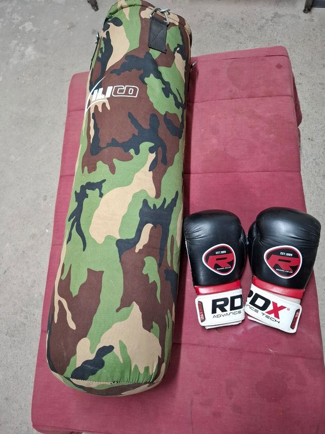 SACO DE BOXEO ILICO Y GUANTES