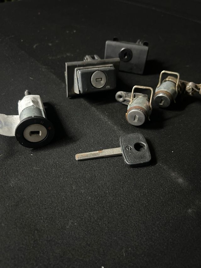 Juego cerraduras omega a