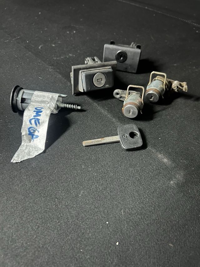 Juego cerraduras omega a