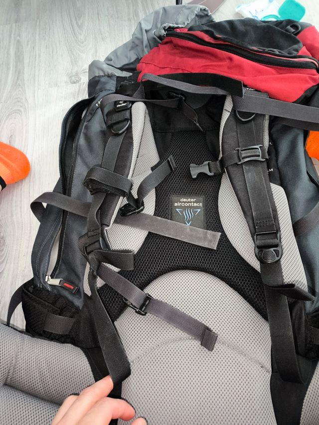 Mochila deuter 70+15 montaña alpinismo