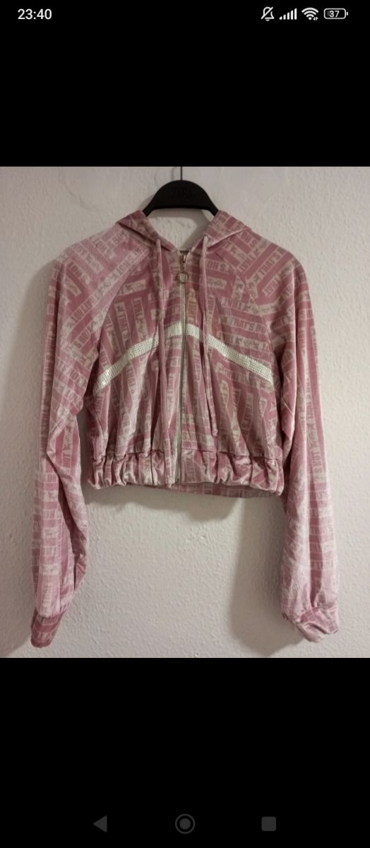 Chaqueta corta rosa y blanca