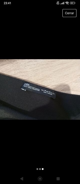 Top negro cruzado con flecos