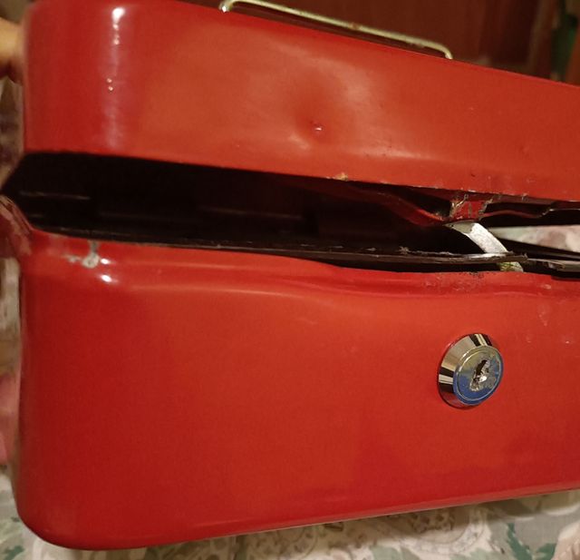 Cassetta di sicurezza portavalori/denaro rossa