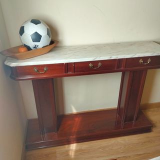 Mueble recibidor de mármol