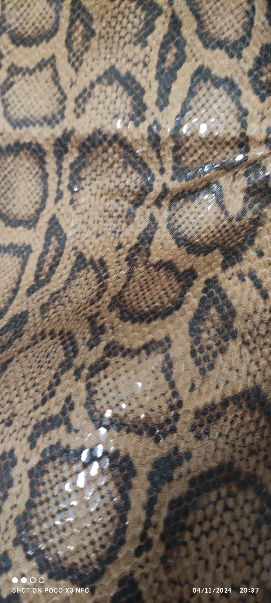 Mochila tipo piel de serpiente