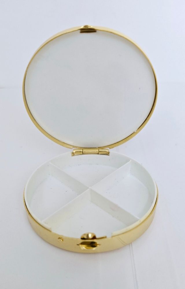 Pastillero damasquinado en oro de 24 quilates