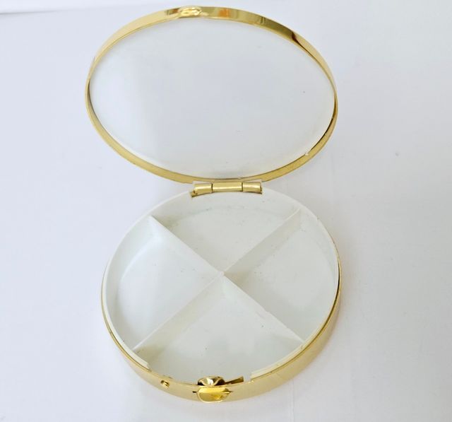 Pastillero damasquinado en oro de 24 quilates