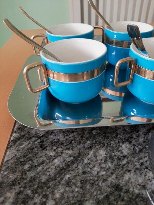 Servizio completo da the. Per 6 persone