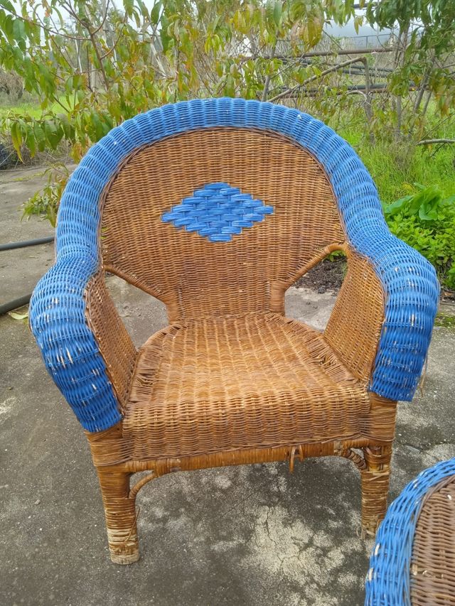 Sillas y mesa de mimbre