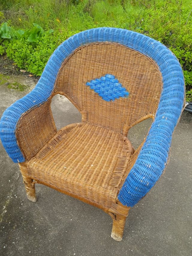 Sillas y mesa de mimbre