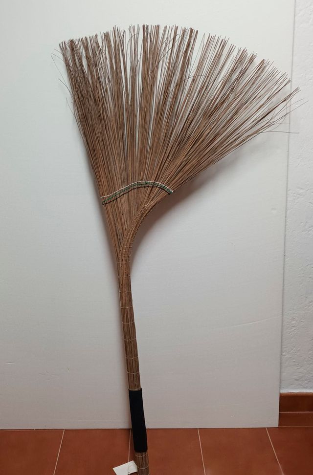 3 Escobas decoración