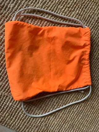 Mochila Nike. Naranja y gris