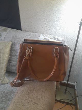 Bolso nuevo marca Dune color camel 
