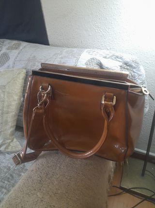 Bolso nuevo marca Dune color camel 