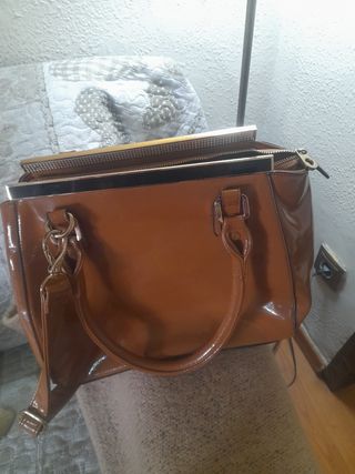 Bolso nuevo marca Dune color camel 