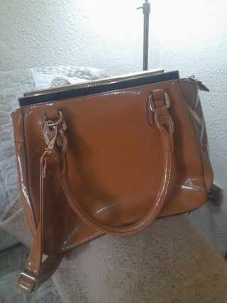 Bolso nuevo marca Dune color camel 