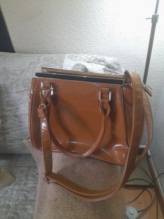 Bolso nuevo marca Dune color camel 