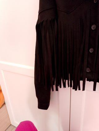 Giacca nera con frange