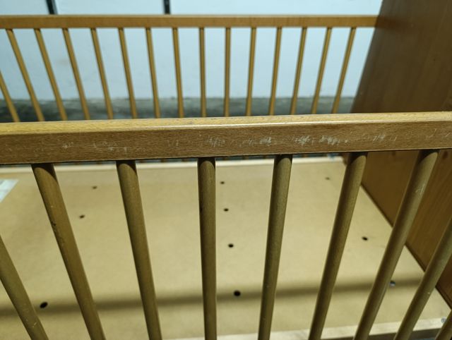 Cuna de madera con colchon