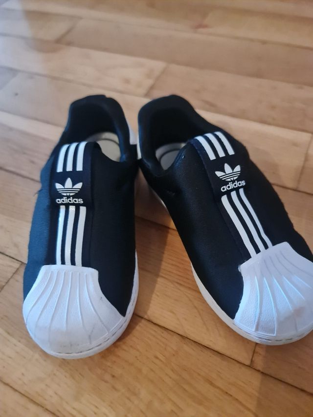 Zapatillas Adidas niño talla 26 1/2
