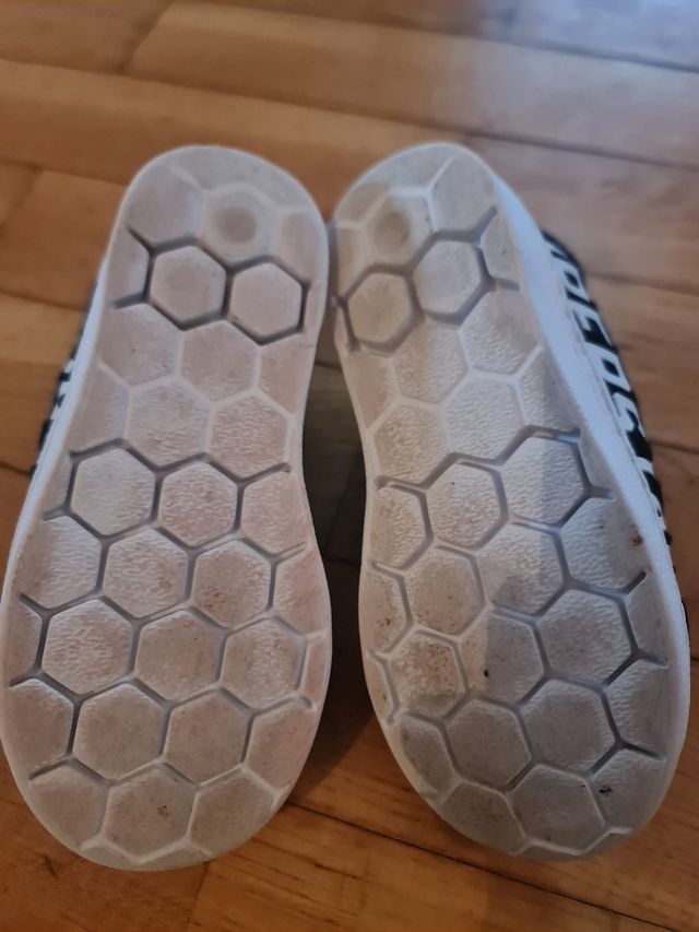 Zapatillas Adidas niño talla 26 1/2